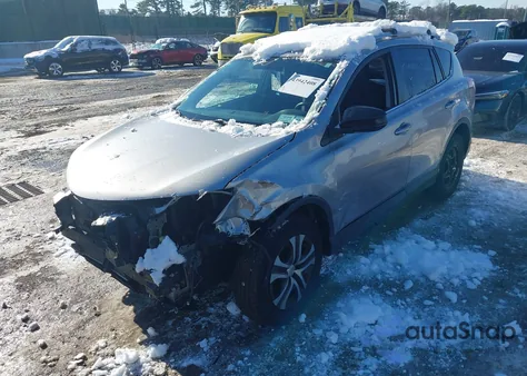 2016 Toyota Rav4 Le z USA, uszkodzony, nr VIN 2T3BFREV3GW427209